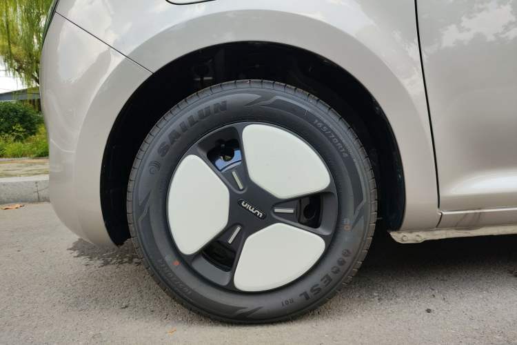 Used CHANGAN Lumin 2023 301km Honey Dew Edition Left Front Wheel Hub