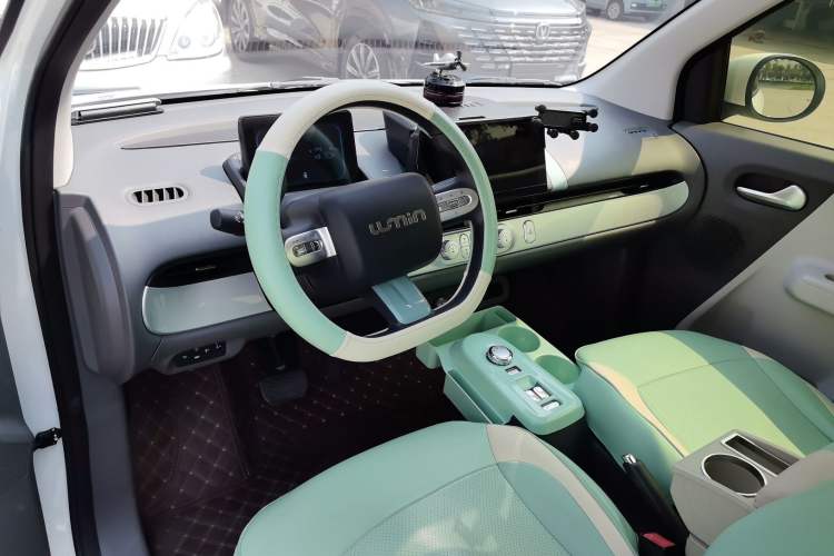 Used CHANGAN Lumin 2023 301km Honey Dew Edition Interior 3