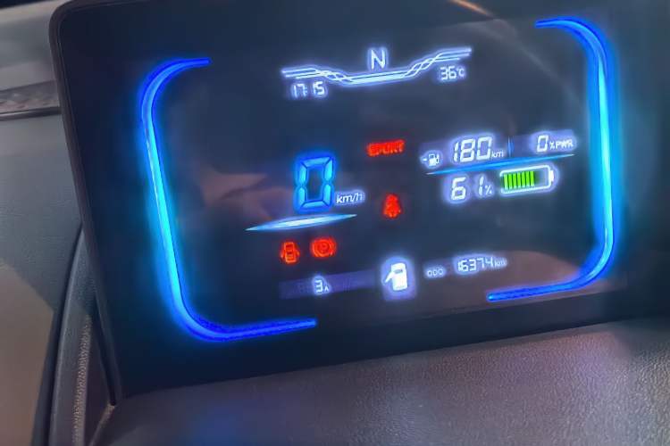 Used CHANGAN Lumin 2023 301km Honey Dew Edition Odometer Close Up
