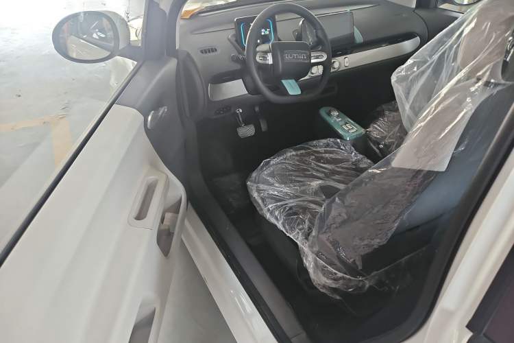 Used CHANGAN Lumin 2024 130km Qingyue Version Interior 1
