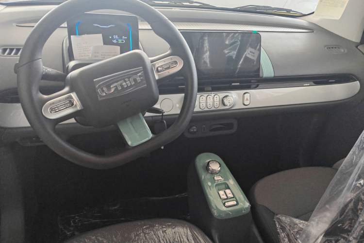 Used CHANGAN Lumin 2024 130km Qingyue Version Interior 1