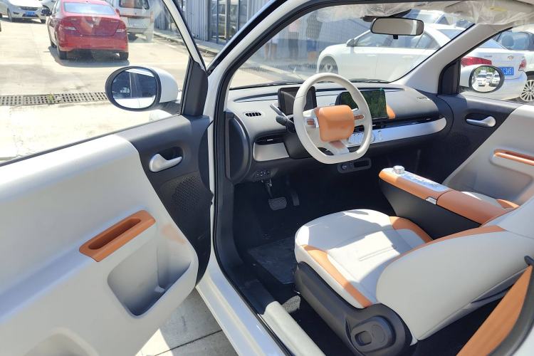 Used CHANGAN Lumin 2024 205km Orange Wind Edition Interior 2