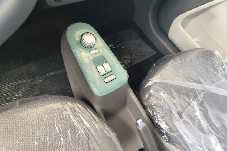 Used CHANGAN Lumin 2024 130km Qingyue Version Interior 3