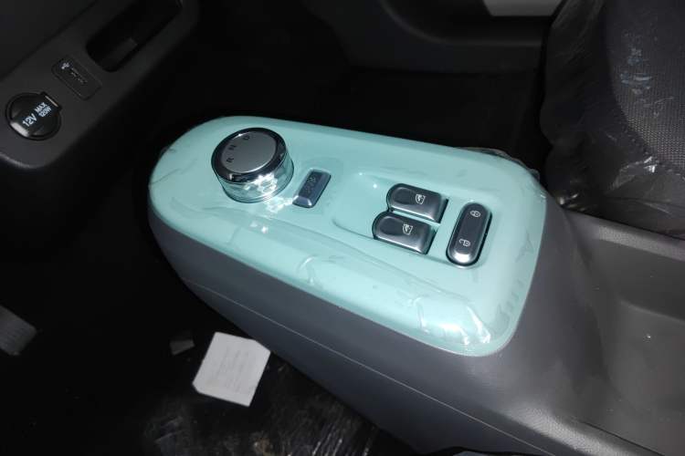 Used CHANGAN Lumin 2024 130km Qingyue Version Interior 4