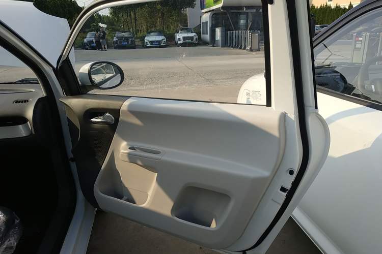 Used CHANGAN Lumin 2024 130km Qingyue Version Interior 5