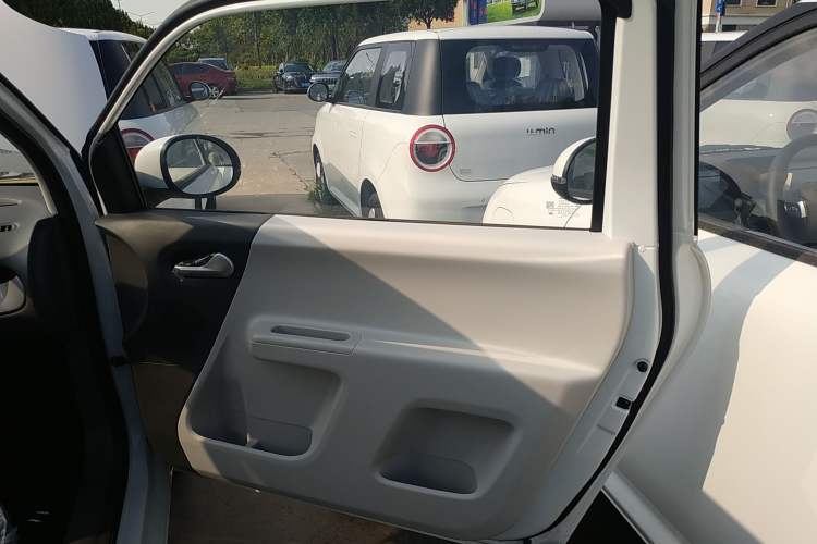 Used CHANGAN Lumin 2024 130km Qingyue Version Interior 5