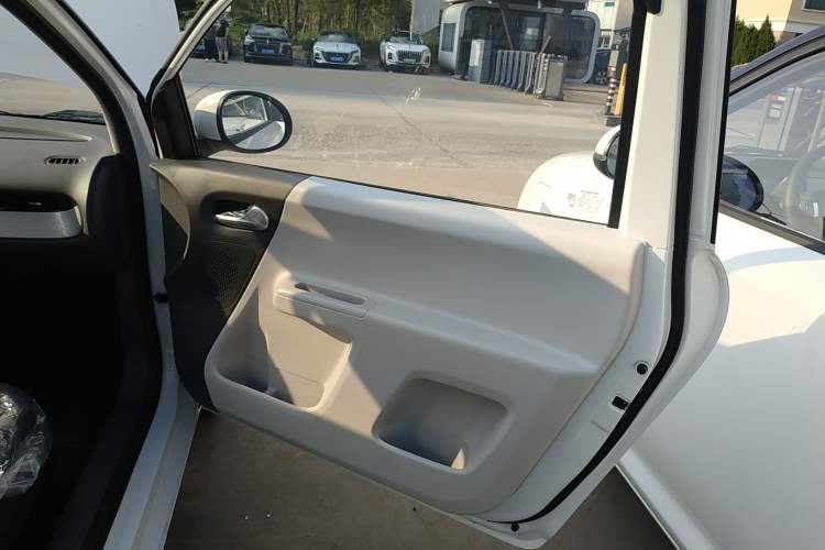 Used CHANGAN Lumin 2024 130km Qingyue Version Interior 6