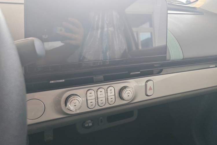 Used CHANGAN Lumin 2025 205 km Xiangqin Version Audio And AC Panel
