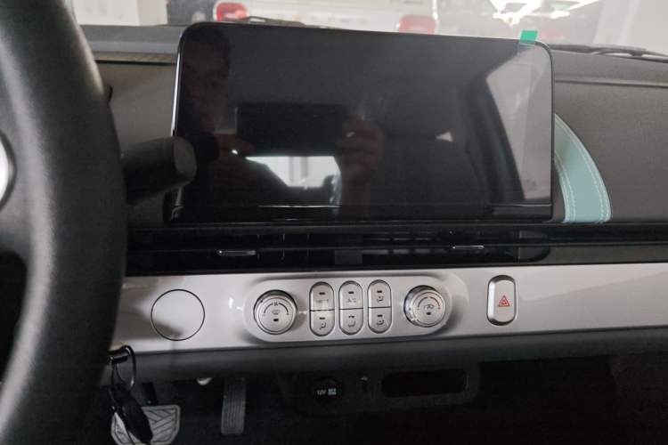 Used CHANGAN Lumin 2025 205 km Xiangqin Version Audio And AC Panel