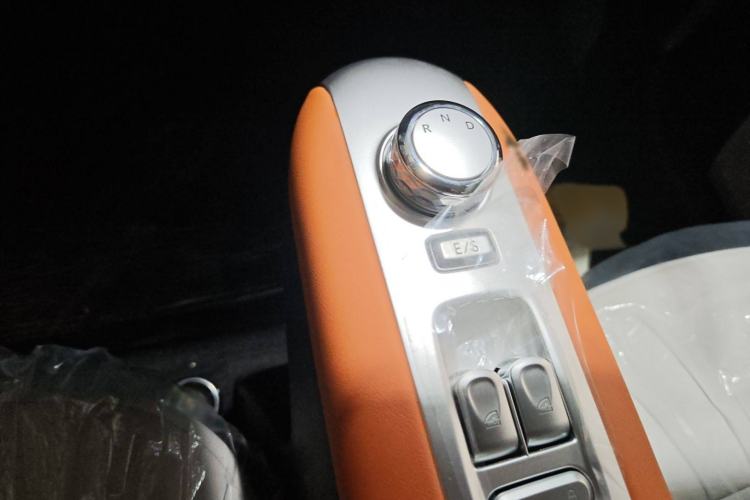 Used CHANGAN Lumin 2025 301km Honey Dew Edition Gear Lever