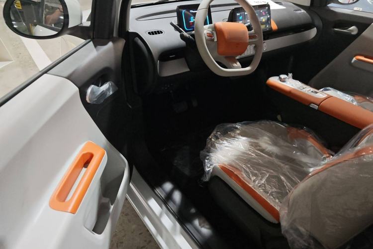 Used CHANGAN Lumin 2025 301km Honey Dew Edition Interior 2
