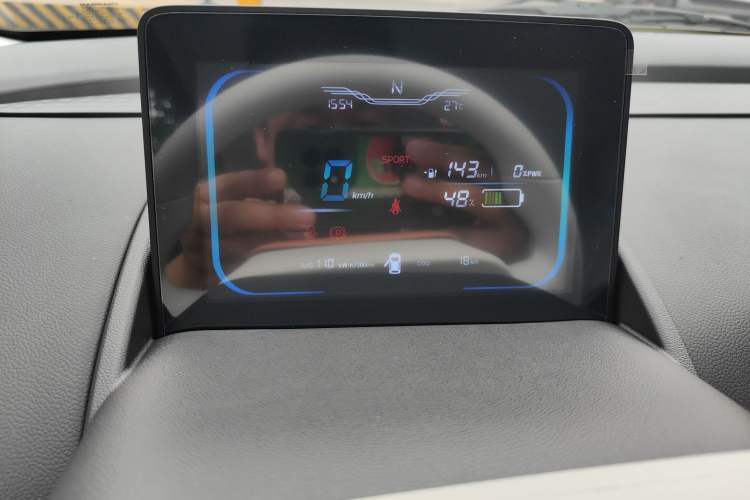 Used CHANGAN Lumin 2025 301km Honey Dew Edition Odometer Close Up