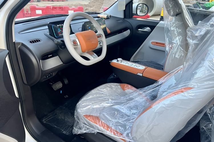 Used CHANGAN Lumin 2025 301km Honey Dew Edition Roof