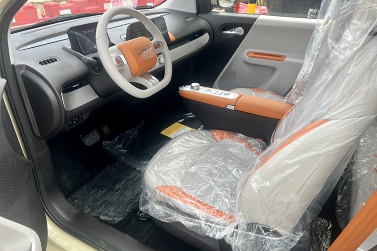 Used CHANGAN Lumin 2025 301km Honey Dew Edition Left Front Seat
