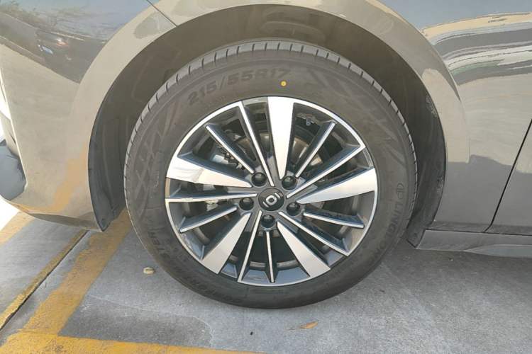 Used CHANGAN NEVO A05 2024 Truly Delicious Version 70 Leading Edition Exterior 4