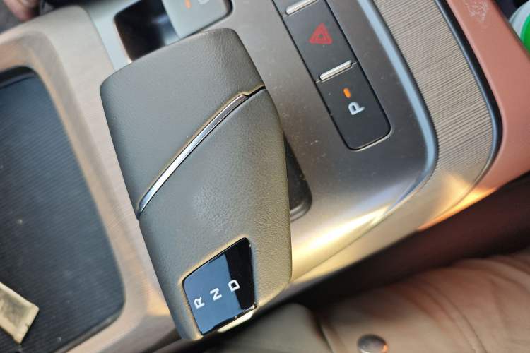 Used CHANGAN NEVO A05 2024 145 Pro Gear Lever