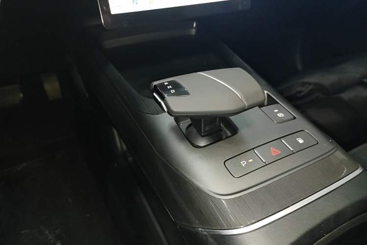 Used CHANGAN NEVO A05 2024 Truly Delicious Version 70 Leading Edition Gear Lever