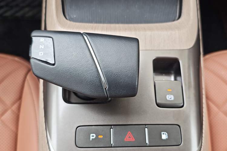 Used CHANGAN NEVO A05 2024 145 Max Gear Lever