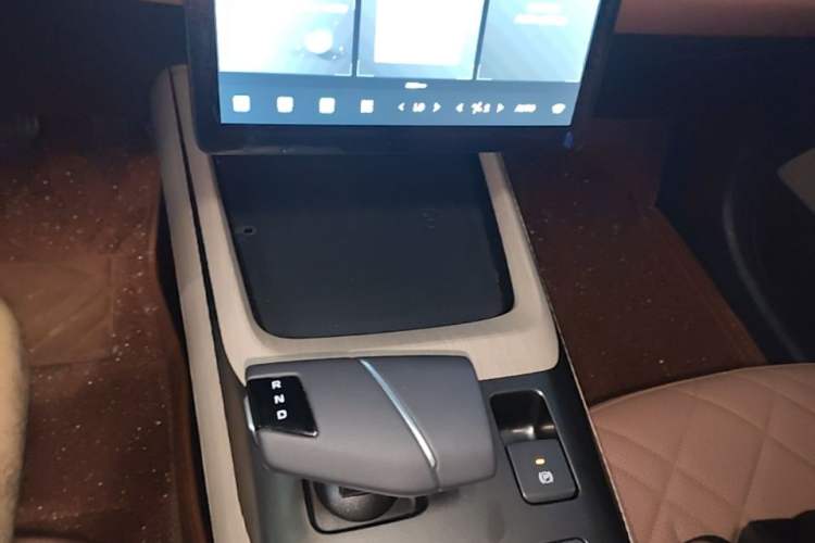 Used CHANGAN NEVO A05 2024 Truly Delicious Version 145 Leading Edition Gear Lever
