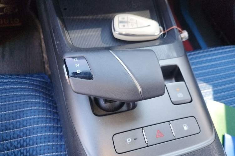 Used CHANGAN NEVO A05 2024 Truly Delicious Version 145 Prestige Edition Gear Lever