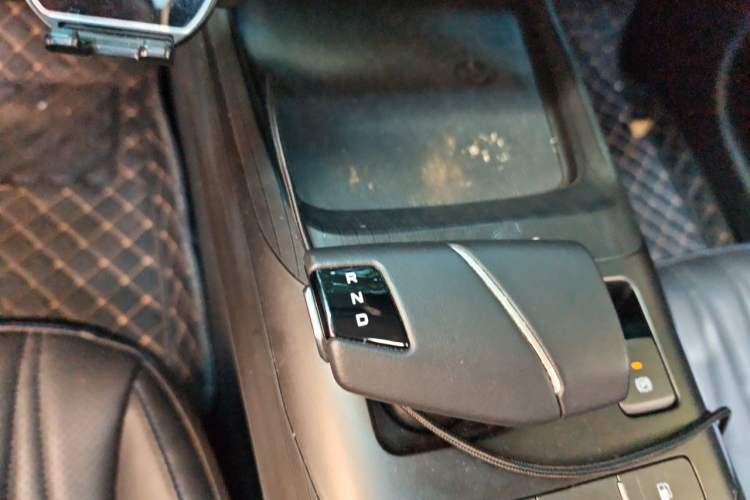 Used CHANGAN NEVO A05 2024 Truly Delicious Version 70" Beyond-Grade Edition Gear Lever