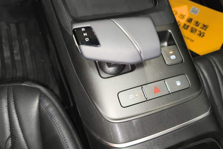 Used CHANGAN NEVO A05 2024 Truly Delicious Version 70" Beyond-Grade Edition Gear Lever
