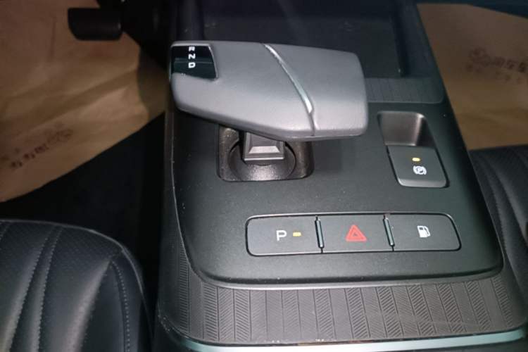 Used CHANGAN NEVO A05 2024 Truly Delicious Version 70 Leading Edition Gear Lever