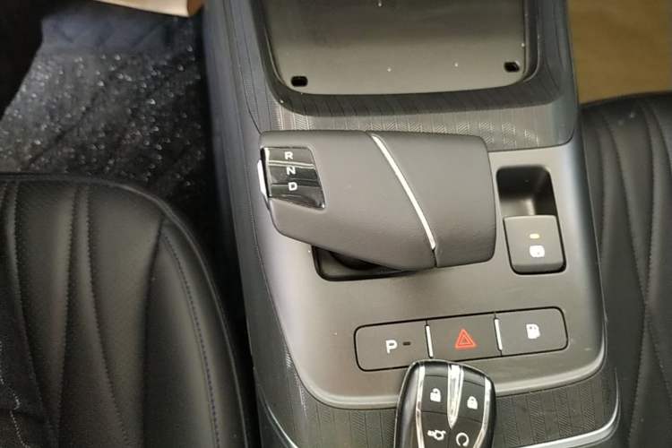 Used CHANGAN NEVO A05 2024 Truly Delicious Version 70" Beyond-Grade Edition Gear Lever