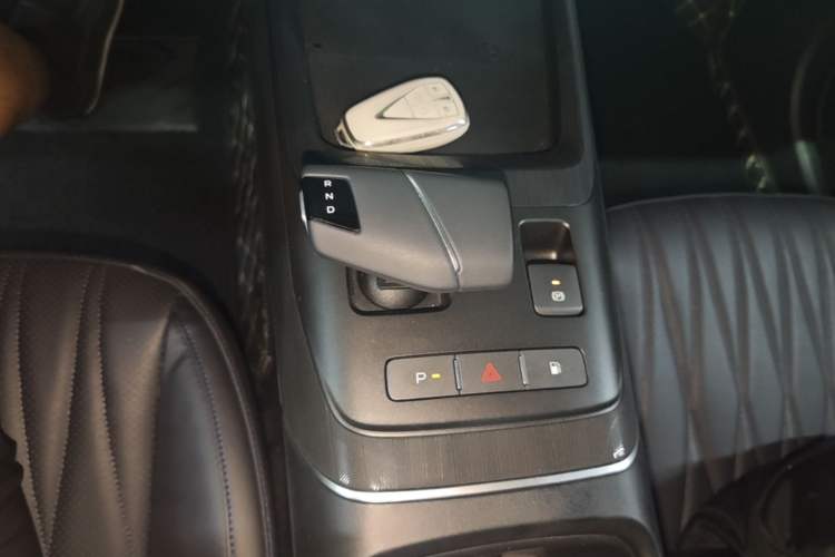 Used CHANGAN NEVO A05 2024 Truly Delicious Version 70" Beyond-Grade Edition Gear Lever