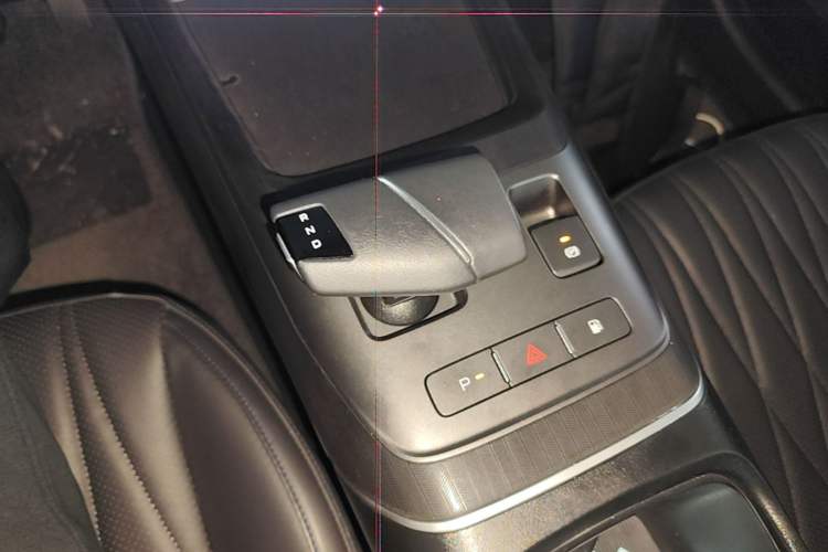 Used CHANGAN NEVO A05 2024 Truly Delicious Version 70" Beyond-Grade Edition Gear Lever
