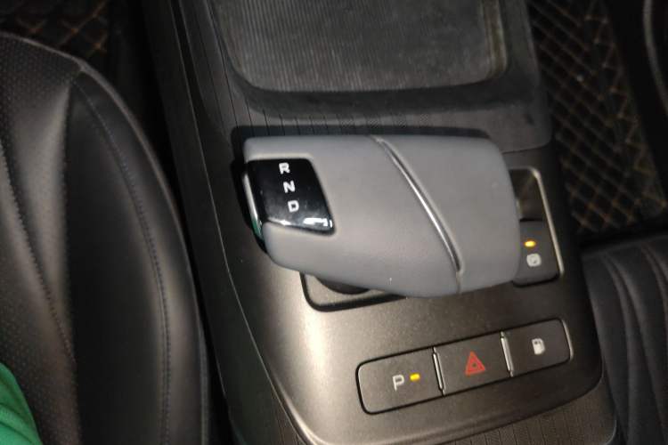 Used CHANGAN NEVO A05 2024 Truly Delicious Version 70" Beyond-Grade Edition Gear Lever