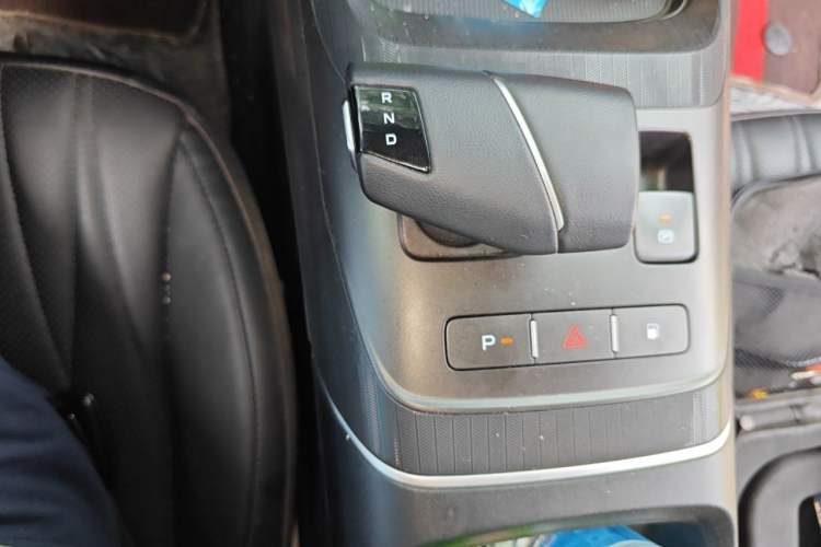 Used CHANGAN NEVO A05 2024 Truly Delicious Version 70" Beyond-Grade Edition Gear Lever