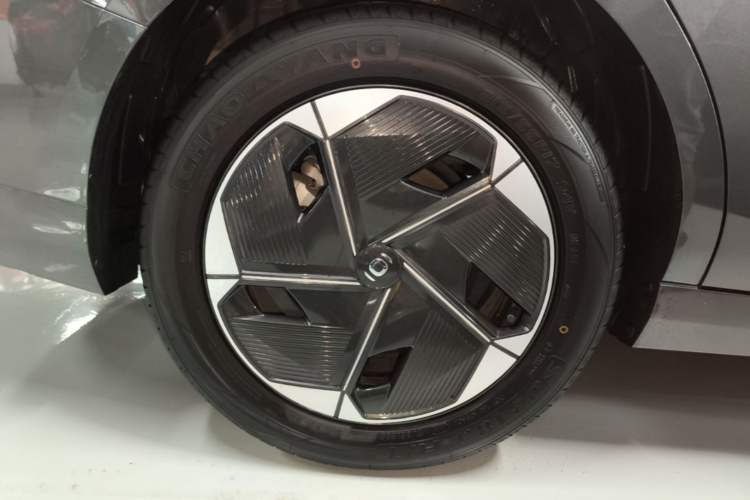 Used CHANGAN NEVO A05 2024 70 Lite Right Rear Wheel Hub