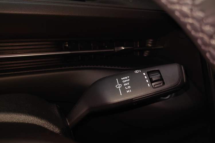 Used CHANGAN NEVO A05 2024 70 Pro Gear Lever