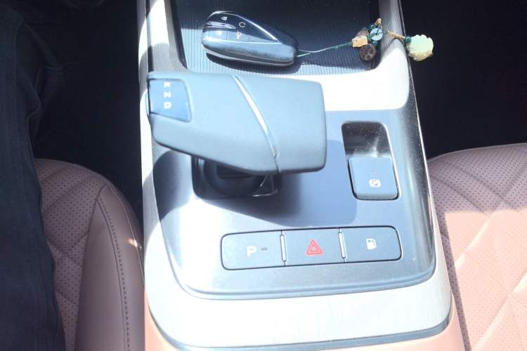Used CHANGAN NEVO A05 2024 145 Pro Gear Lever