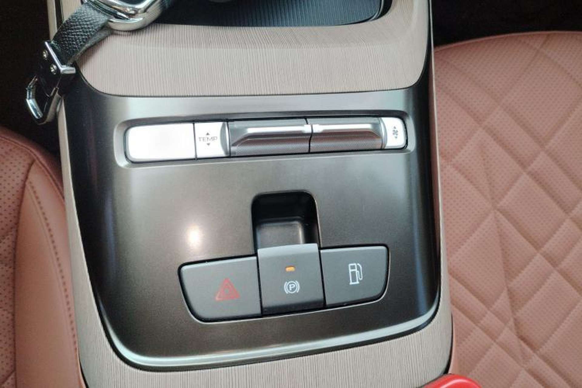 Used CHANGAN NEVO A05 2024 Truly Delicious Version 145 Beyond-Excellent Type Gear Lever