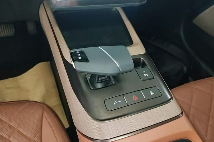Used CHANGAN NEVO A05 2024 145 Pro Gear Lever