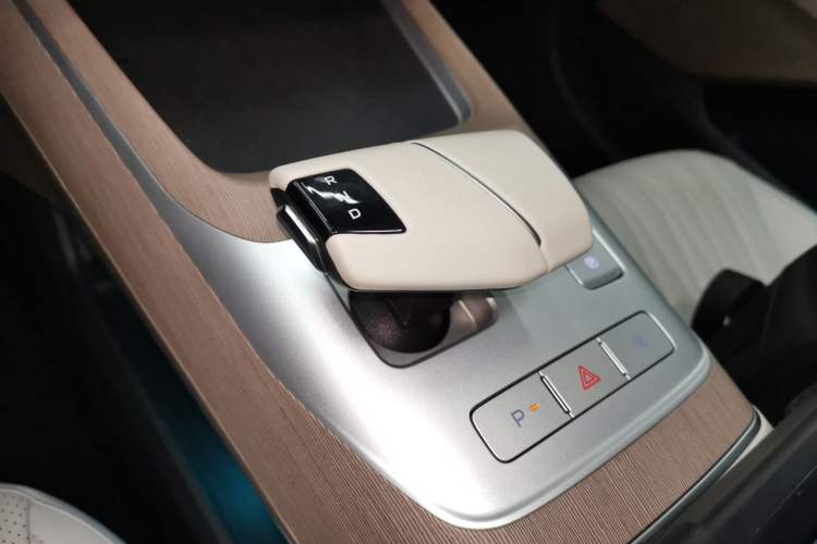 Used CHANGAN NEVO A05 2024 145 Max Gear Lever