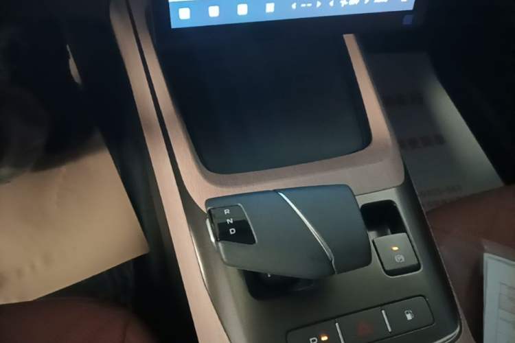 Used CHANGAN NEVO A05 2024 Truly Delicious Version 145 Leading Edition Gear Lever