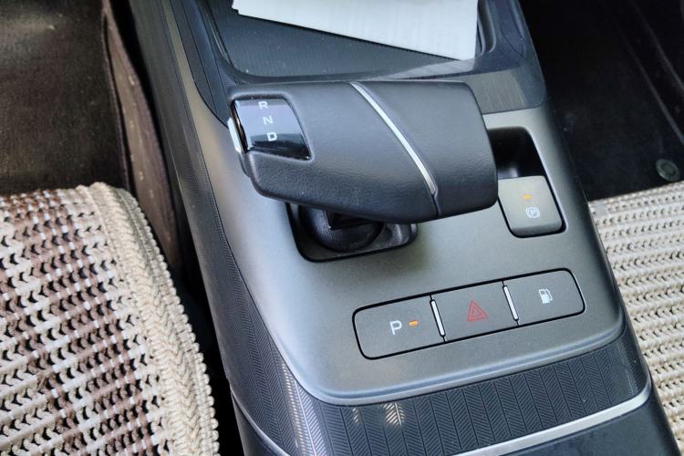 Used CHANGAN NEVO A05 2024 Truly Delicious Version 70" Beyond-Grade Edition Gear Lever