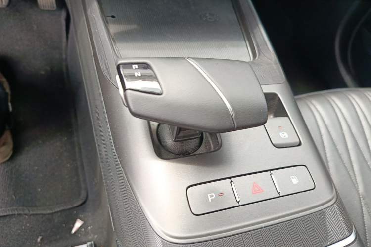 Used CHANGAN NEVO A05 2024 Truly Delicious Version 70" Beyond-Grade Edition Gear Lever