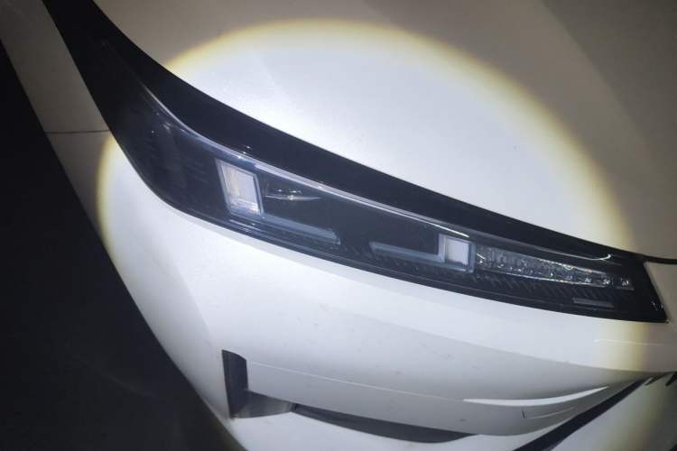 Used CHANGAN NEVO A05 2024 Truly Delicious Version 70 Leading Edition Right Front Headlight