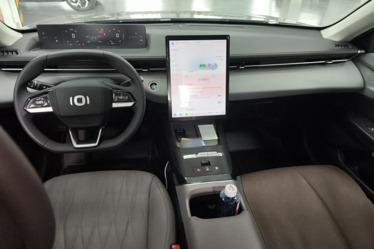 Used CHANGAN NEVO A05 2025 Truly Delicious Edition 145 Beyond-Grade Version Center Console