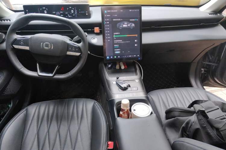 Used CHANGAN NEVO A05 2025 Truly Delicious Edition 145 Beyond-Grade Version Center Console
