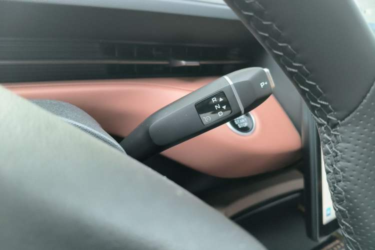 Used CHANGAN NEVO A05 2025 Truly Delicious Edition 70 – Beyond Excellence Gear Lever