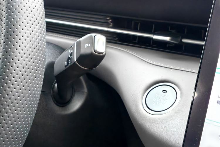 Used CHANGAN NEVO A05 2025 Truly Delicious Version 145 Excellence Edition Gear Lever