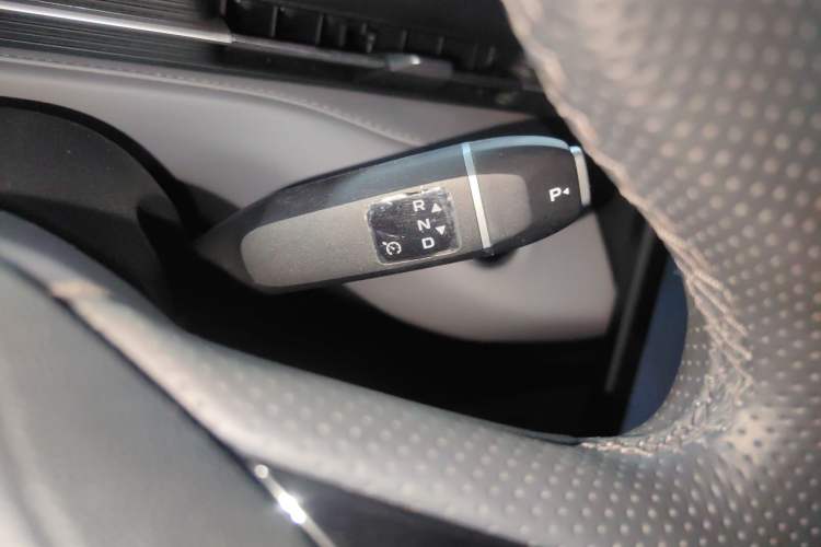 Used CHANGAN NEVO A05 2025 Truly Delicious Version 145 Excellence Edition Gear Lever