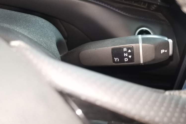 Used CHANGAN NEVO A05 2025 Truly Delicious Edition 70 – Beyond Excellence Gear Lever