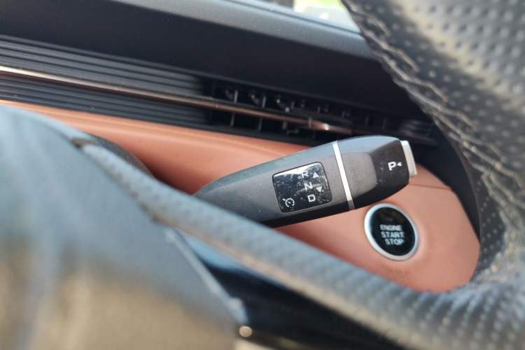Used CHANGAN NEVO A05 2025 Truly Delicious Version 145 Excellence Edition Gear Lever