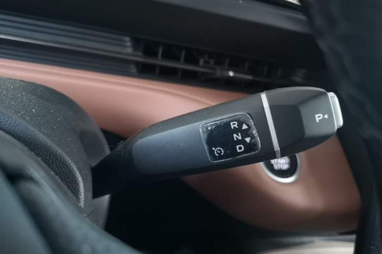 Used CHANGAN NEVO A05 2025 Truly Delicious Version 145 Excellence Edition Gear Lever